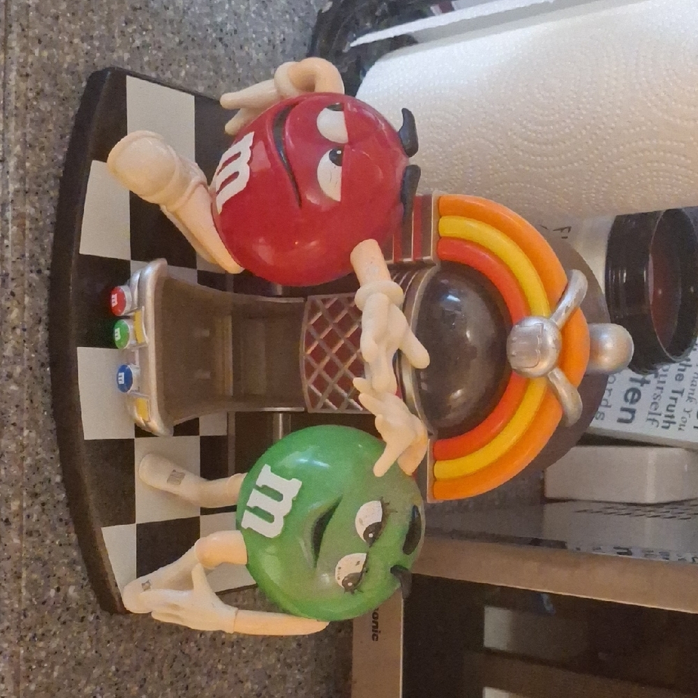 M&M'S Colorful Jukebox Toy with Red and Green Characters